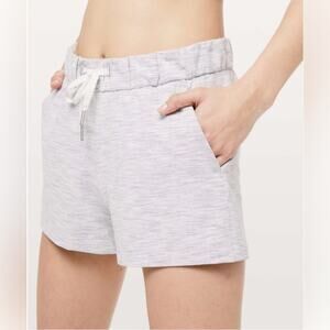 Lululemon On The Fly Shorts 2.5" Womens 4 in Wee Are From Space W7AT0S